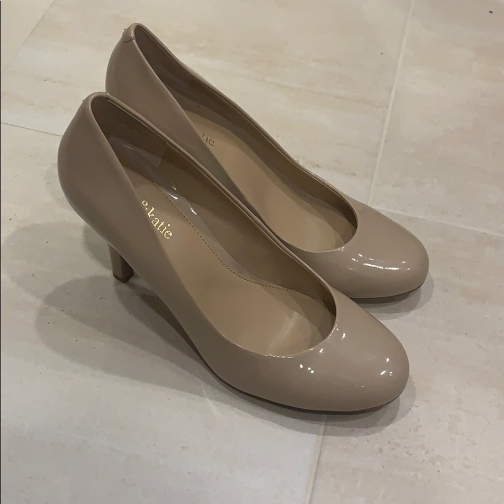 Kelly and katie nude heels size 9